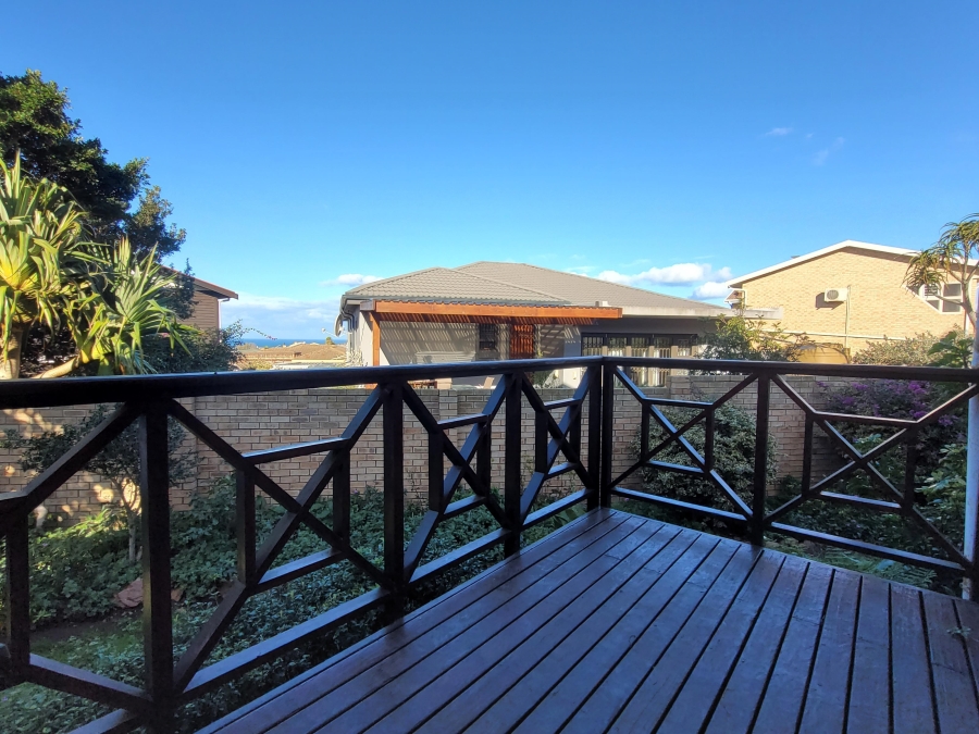 To Let 4 Bedroom Property for Rent in Wavecrest Eastern Cape
